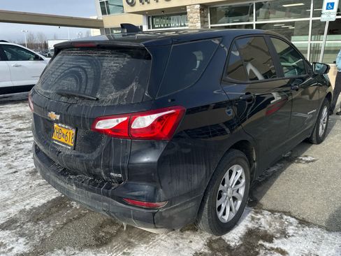 Used 2021 Chevrolet Equinox LS w/ LS Convenience Package image 3