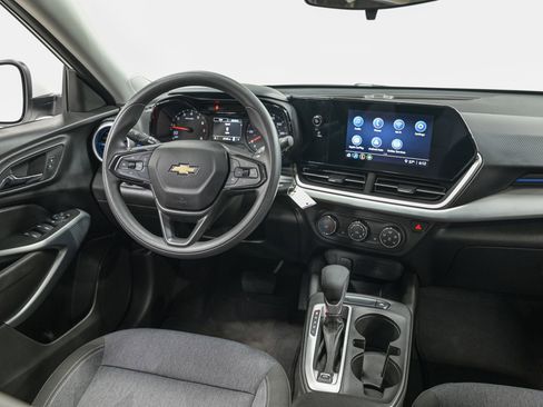 Used 2024 Chevrolet Trax LS w/ LS Convenience Package FWD image 29