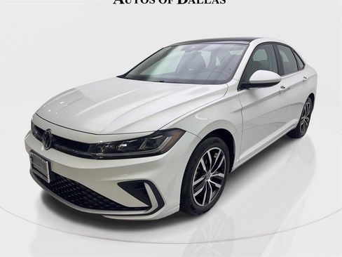 Used 2025 Volkswagen Jetta SE w/ Sunroof Package image 2