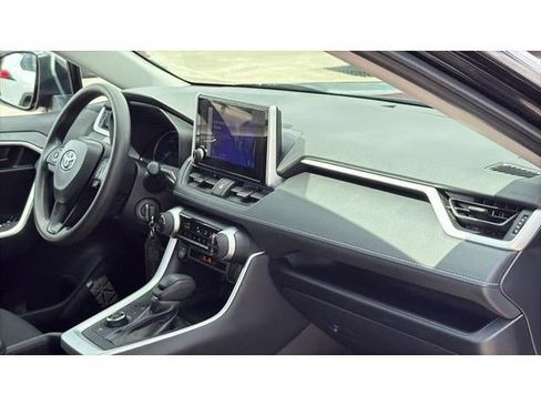 Certified 2025 Toyota RAV4 LE AWD/4WD image 31