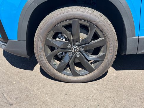 Used 2022 Volkswagen Taos SEL w/ Panoramic Sunroof Package image 6