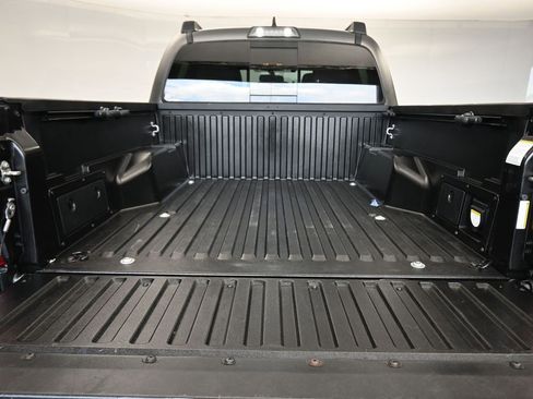 Used 2017 Toyota Tacoma TRD Off-Road image 48