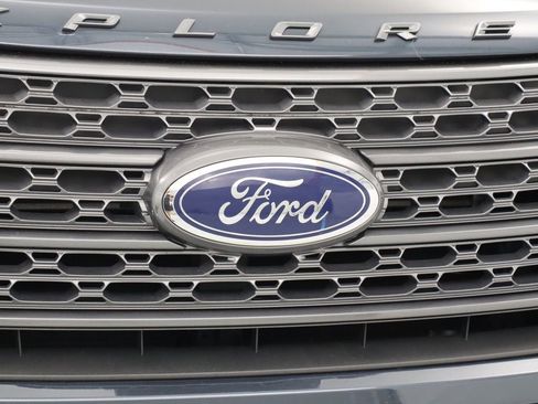 Used 2022 Ford Explorer XLT w/ Equipment Group 202A AWD/4WD image 9