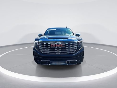 Used 2025 GMC Sierra 1500 Denali w/ Denali Reserve Package AWD/4WD image 3