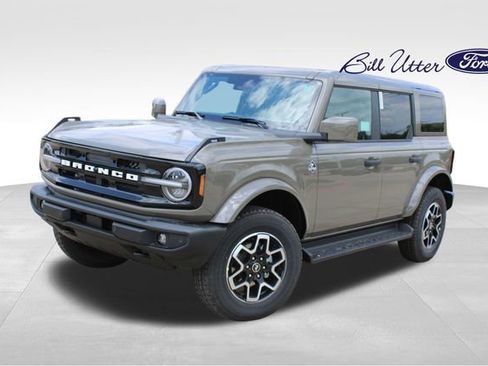 New 2026 Ford Bronco Outer Banks AWD/4WD image 1
