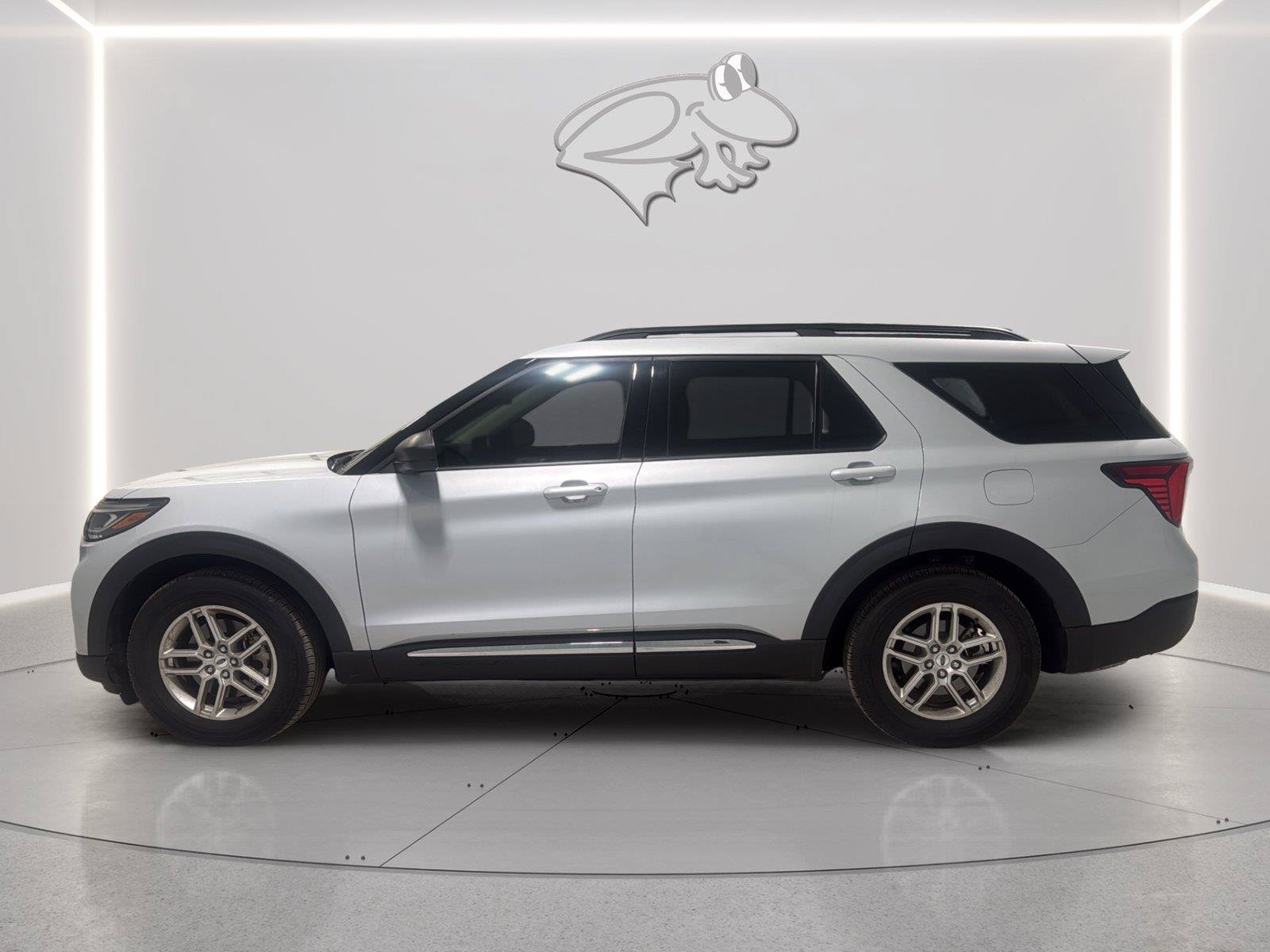 Certified 2025 Ford Explorer Active RWD image 2