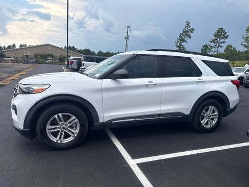 Used 2020 Ford Explorer XLT RWD image 4