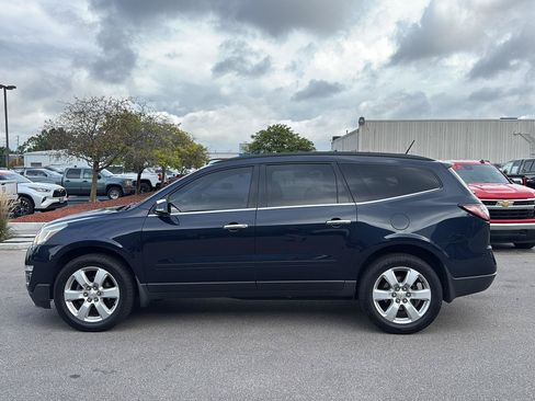 Used 2017 Chevrolet Traverse LT w/ Style and Technology Package FWD image 6