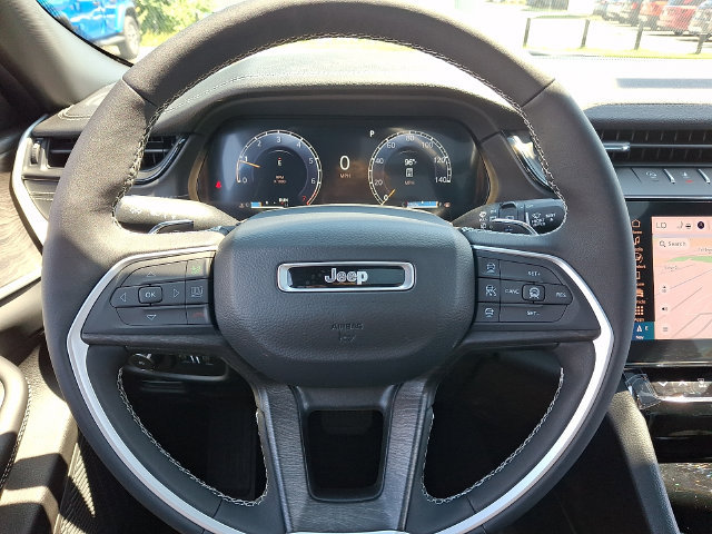 New 2026 Jeep Grand Cherokee Limited w/ Luxury Tech Group II AWD/4WD image 15