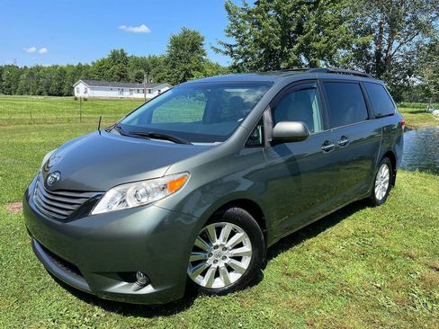 Used 2014 Toyota Sienna XLE AWD/4WD image 1