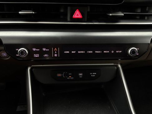 Used 2026 Kia Carnival FWD image 31