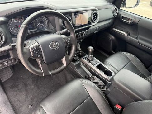 Used 2019 Toyota Tacoma TRD Sport AWD/4WD image 12