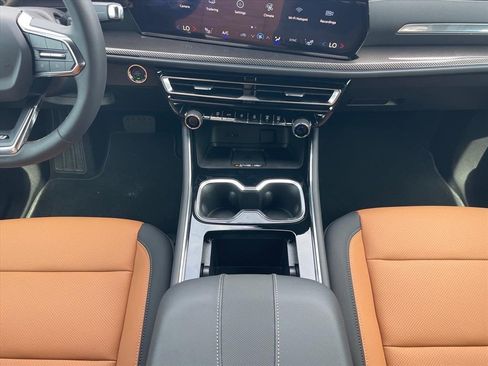 New 2027 Chevrolet Traverse Z71 w/ Driver Confidence Package AWD/4WD image 17