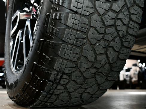 Used 2025 GMC Sierra 1500 AT4 w/ AT4 Premium Package image 70