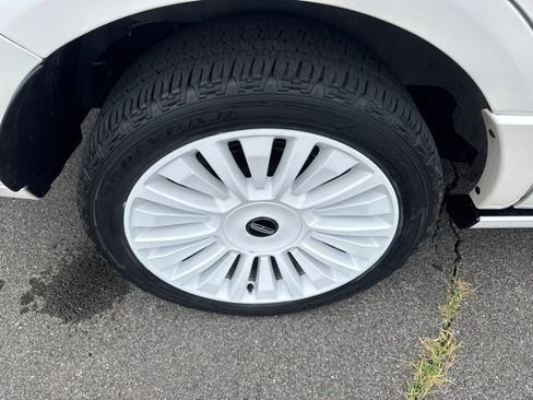Used 2017 Lincoln Navigator Select AWD/4WD image 9
