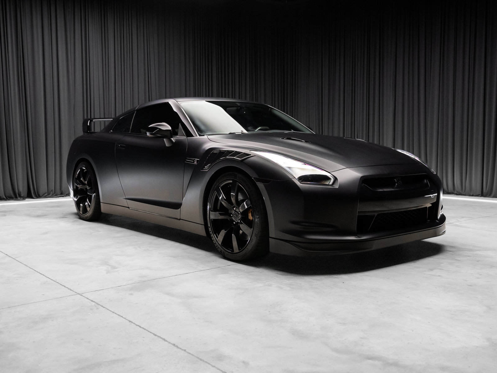 Used 2009 Nissan GT-R Premium AWD/4WD image 18