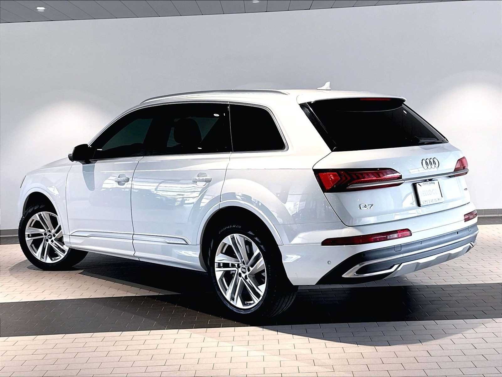 Used 2023 Audi Q7 2.0T Premium w/ Convenience Package AWD/4WD image 3