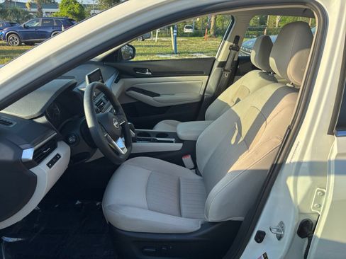 Used 2025 Nissan Altima 2.5 SV FWD image 29