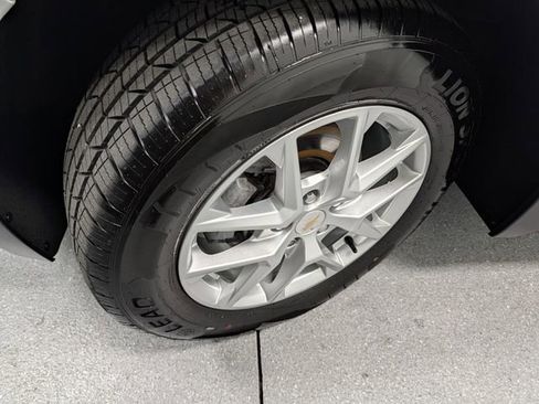 Used 2024 Chevrolet Equinox LT image 9