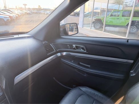 Used 2018 Ford Explorer XLT w/ Equipment Group 202A image 32