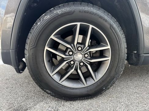 Used 2015 Jeep Grand Cherokee Limited image 2