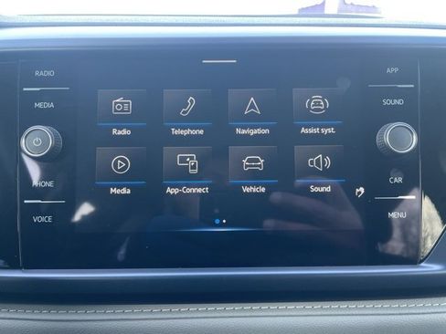 Certified 2023 Volkswagen Taos SE w/ Panoramic Sunroof Package image 15