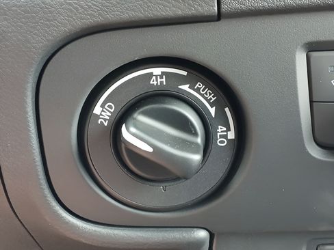 Used 2025 Nissan Frontier PRO-4X AWD/4WD image 25