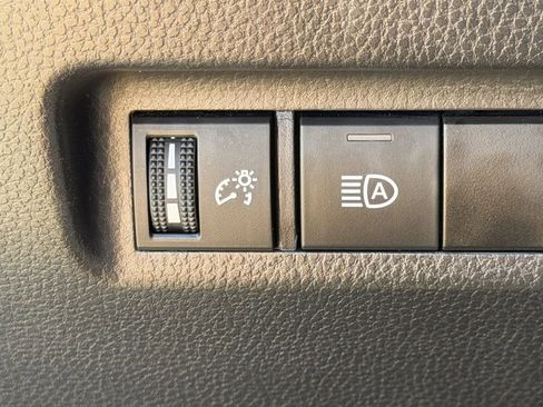 Used 2025 Toyota RAV4 XLE FWD image 25