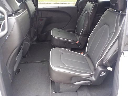 New 2026 Chrysler Pacifica Limited w/ S Appearance Package image 21