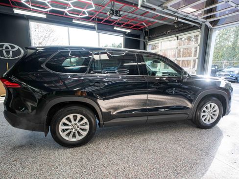 Used 2024 Toyota Grand Highlander XLE image 4