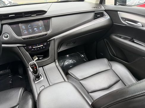 Used 2018 Cadillac XT5 Luxury w/ Driver Awareness Package AWD/4WD image 34