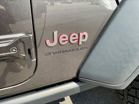 Used 2024 Jeep Wrangler Unlimited Rubicon AWD/4WD image 24