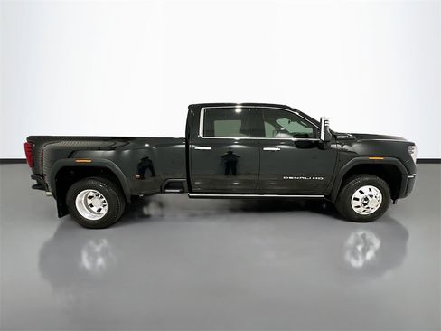 Used 2024 GMC Sierra 3500 Denali Ultimate image 8