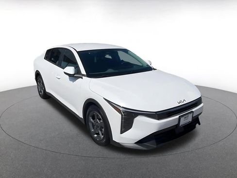 Used 2025 Kia K4 LXS image 3