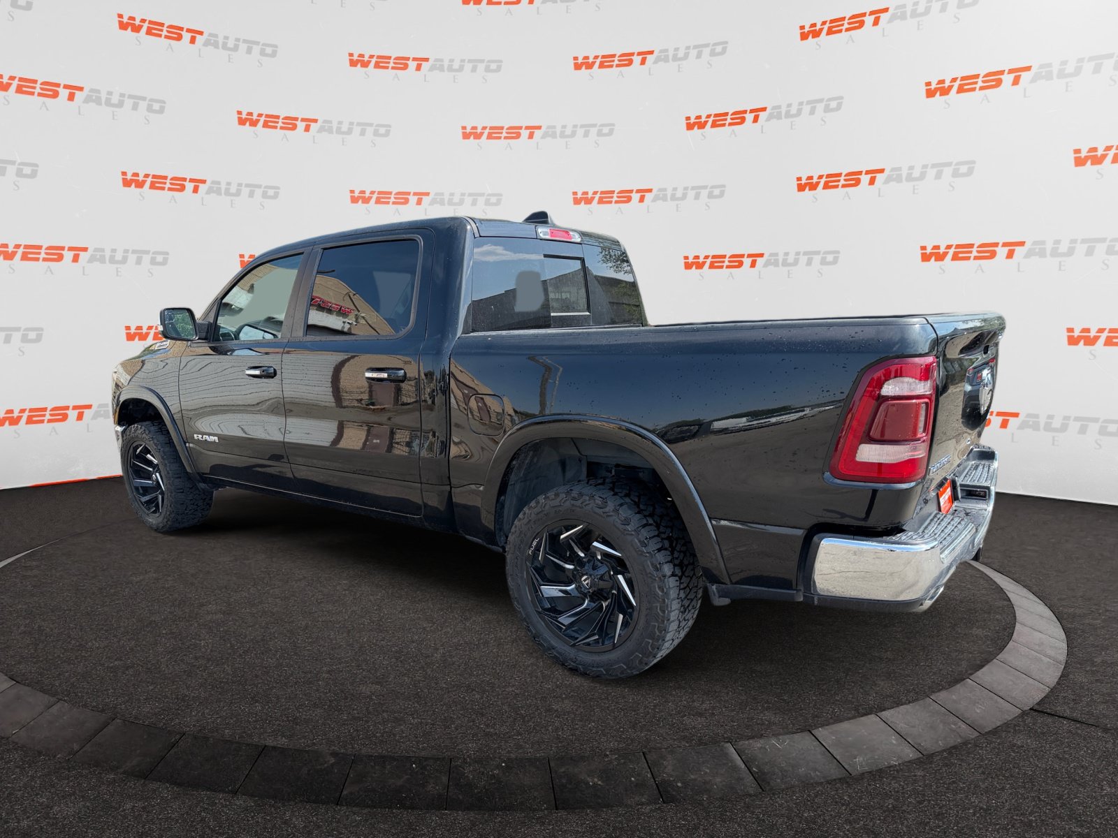 Used 2022 RAM 1500 Laramie AWD/4WD image 3