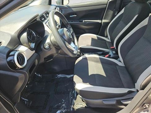 Used 2021 Nissan Versa SV FWD image 16