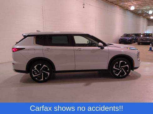 Used 2023 Mitsubishi Outlander SE AWD/4WD image 3