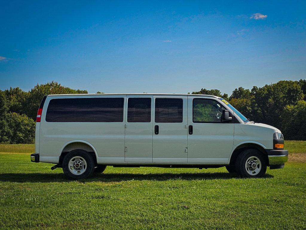Used 2025 GMC Savana 3500 LT w/ LT Preferred Equipment Group RWD image 2