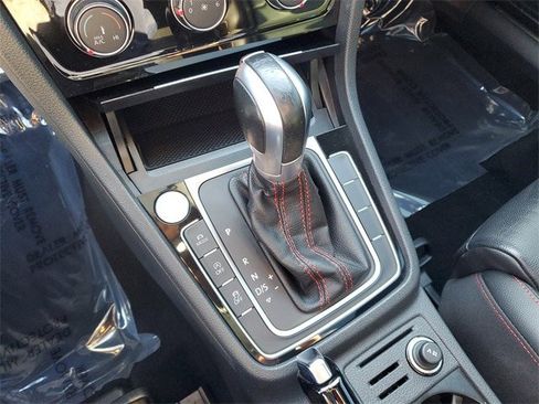 Used 2019 Volkswagen GTI SE image 26