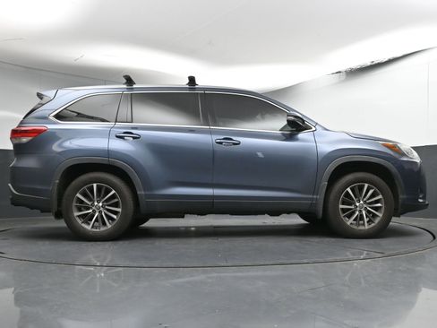 Used 2019 Toyota Highlander XLE image 26