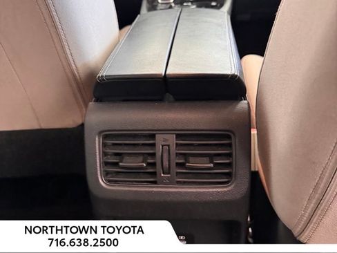 Used 2025 Nissan Rogue SV AWD/4WD image 14