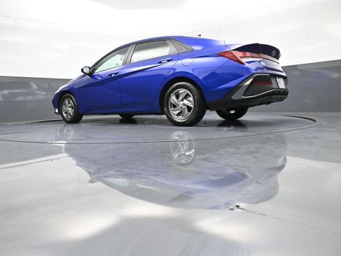 Certified 2025 Hyundai Elantra SE w/ Cargo Package FWD image 31