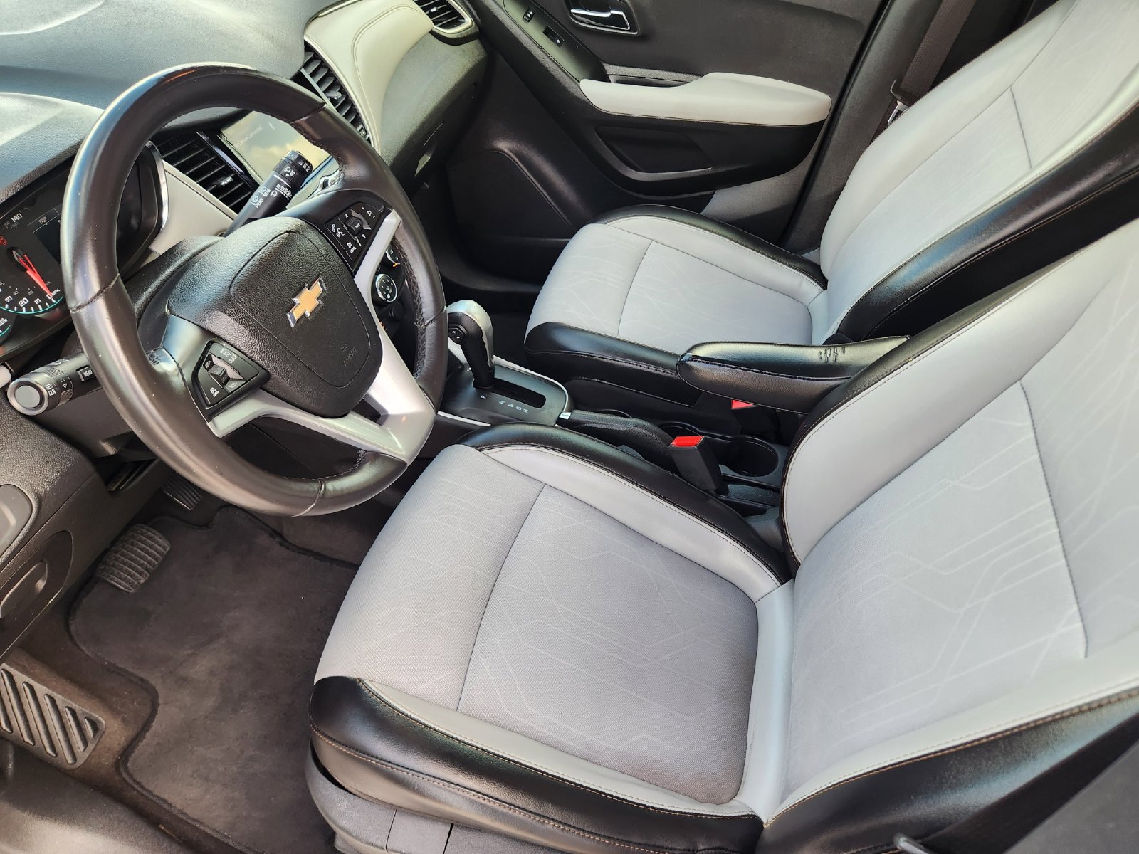 Used 2018 Chevrolet Trax LT w/ LT Convenience Package AWD/4WD image 15