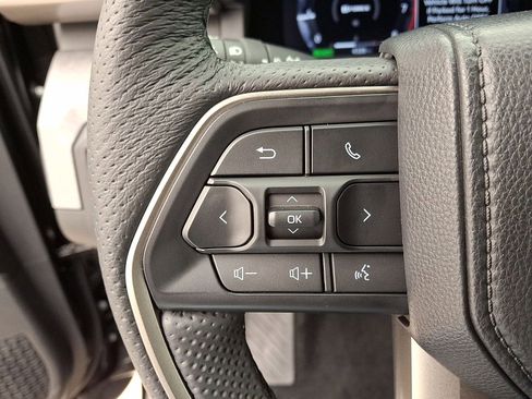 Used 2025 Toyota Tacoma Trailhunter image 17