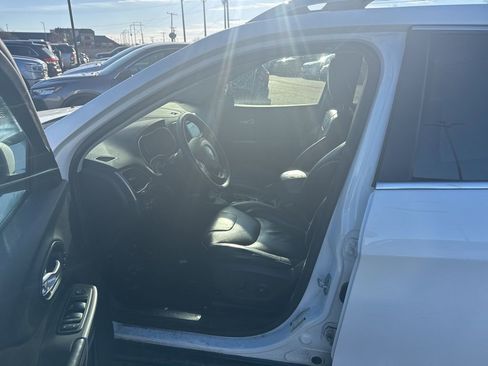 Used 2019 Jeep Cherokee Limited w/ Technology Group image 7