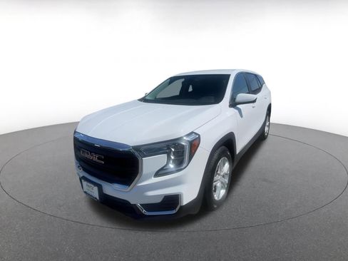 Used 2024 GMC Terrain SLE image 7