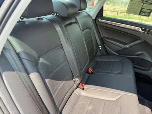 Used 2018 Volkswagen Passat 2.0T SE FWD image 22