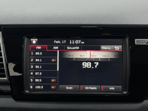 Used 2017 Kia Niro Touring image 24