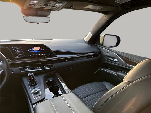 Certified 2024 Cadillac Escalade Sport Platinum w/ LPO, ONYX Package AWD/4WD image 26