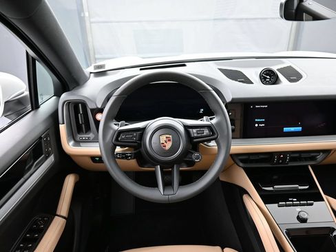 Certified 2025 Porsche Cayenne Coupe AWD/4WD image 18